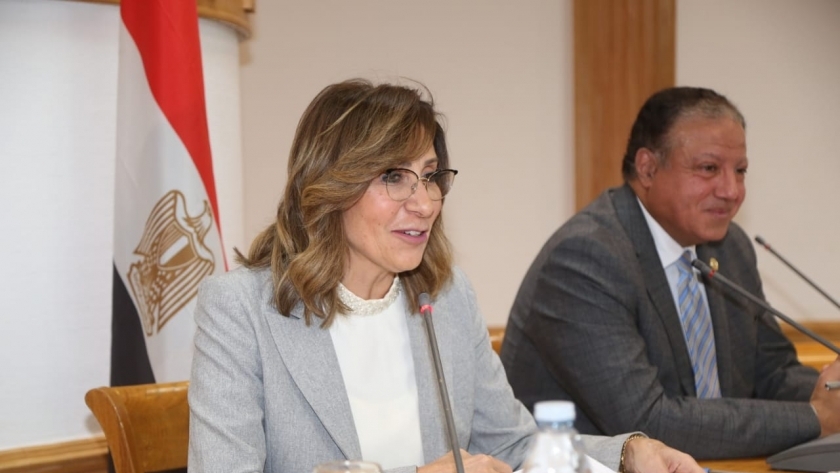 الدكتورة نيفين الكيلاني وزيرة الثقافةفي الاجتماع
