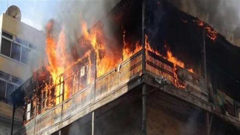 نشوب حريق هائل في شقة سكنية