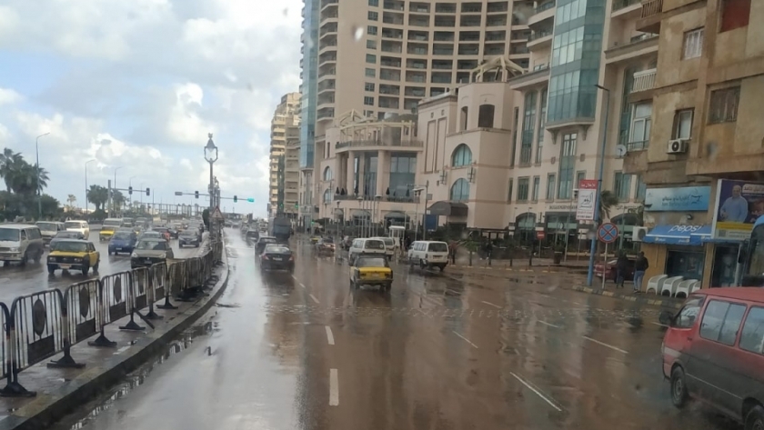 سقوط أمطار غزيرة على الإسكندرية اليوم