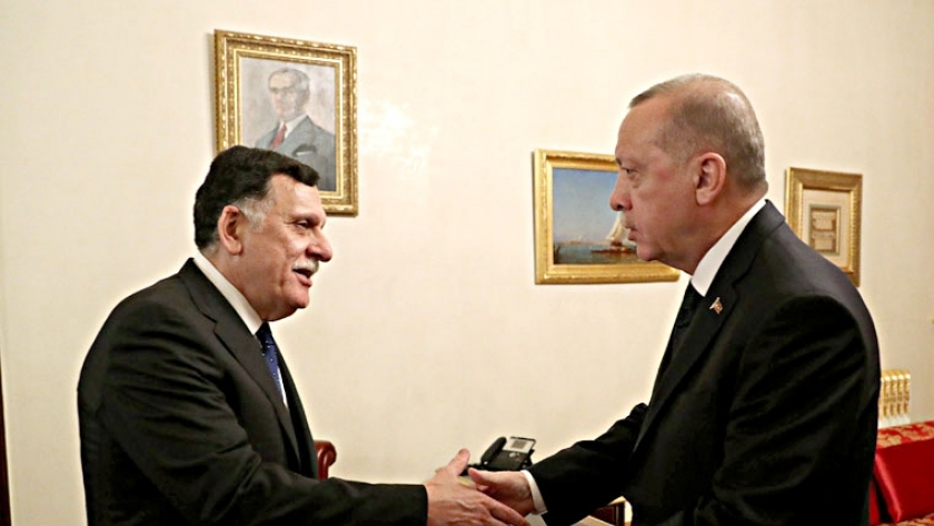 الرئيس التركي رجب طيب أردوغان ورئيس حكومة الوفاق الإخوانية فايز السراج
