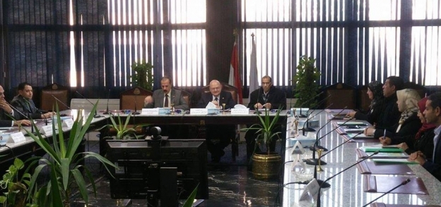 بالصور| رئيس جامعة الزقازيق يترأس الاجتماع الأول لمجلس الأنشطة الطلابية