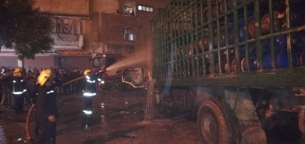 الحماية المدنية بالإسكندرية تنجح بمنع إمتداد النيران بسيارة أنانيب بوتاجاز وإحداث كارثة