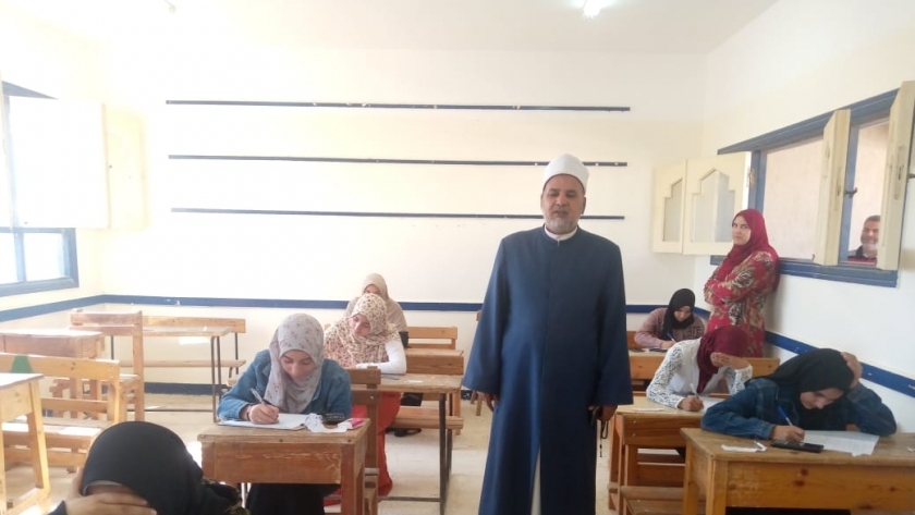 أثناء متابعة لجان الثانوية الأزهرية بمدينة الحمام