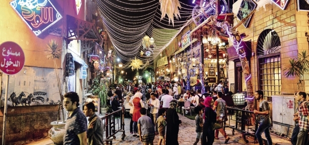 احتفالات رمضان تستمر فى شارع المعز حتى الفجر