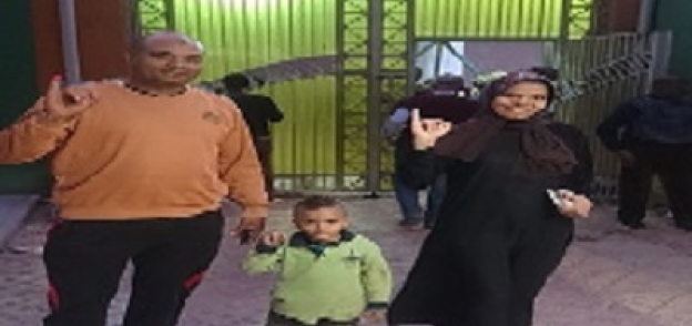 الطفل مروان مع والديه