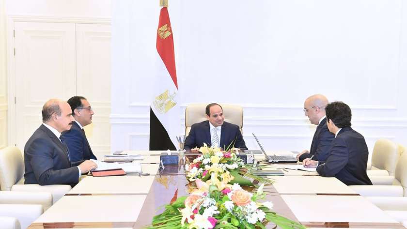 الرئيس عبدالفتاح السيسي خلال اجتماعه برئيس الوزراء ووزير الإسكان