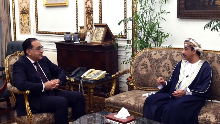 رئيس الوزراء يلتقى سفير سلطنة عمان فى القاهرة
