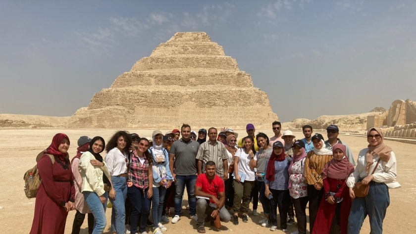 مركز زاهي حواس للمصريات بمكتبة الإسكندرية ينظم زيارة لمنطقة آثار سقارة