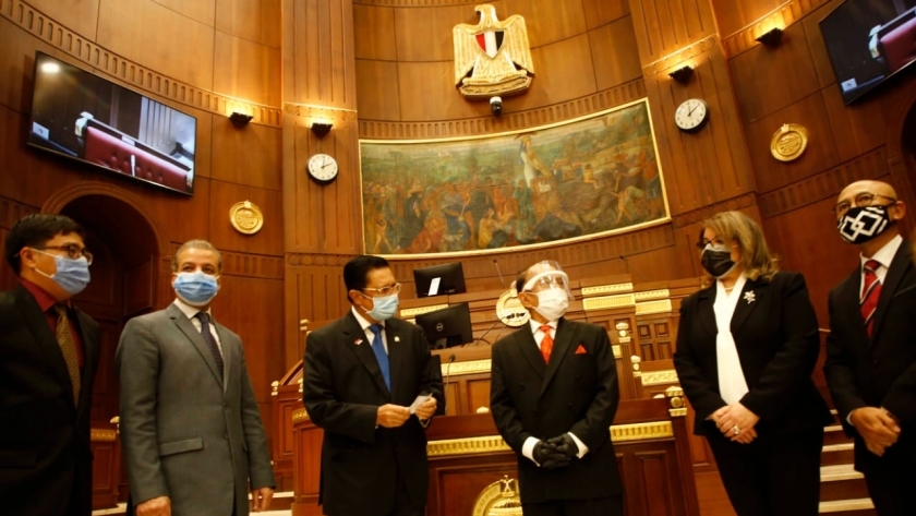 رئيس الشيوخ يستقبل وفدًا برلمانيًا إندونيسيًا