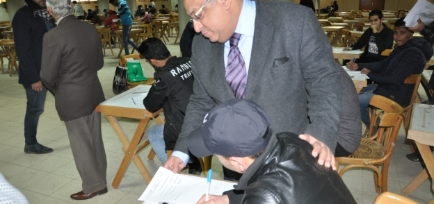 نجم خلال تفقده أعمال امتحانات جامعة حلوان