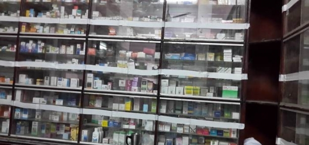 تشميع صيدلية بدون ترخيص و ضبط 2788 أدوية مجهولة في حملة بديرب نجم