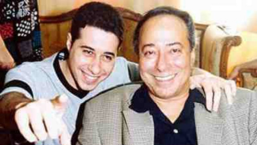 أحمد صلاح السعدني مع والده