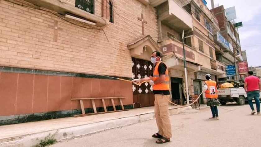 حملات لرش وتعقيم  الشوارع في كفر الشيخ   