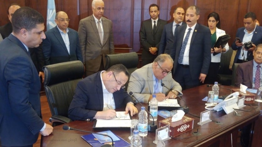 وزير التنمية المحلية يشهد توقيع بروتوكول بين محافظة الإسكندرية وشركة نهضة مصر