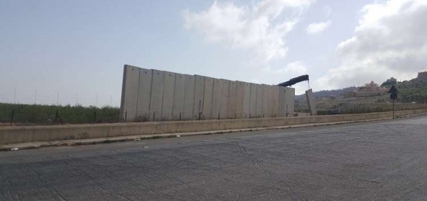 الجدار الأسمنتي على حدود لبنان