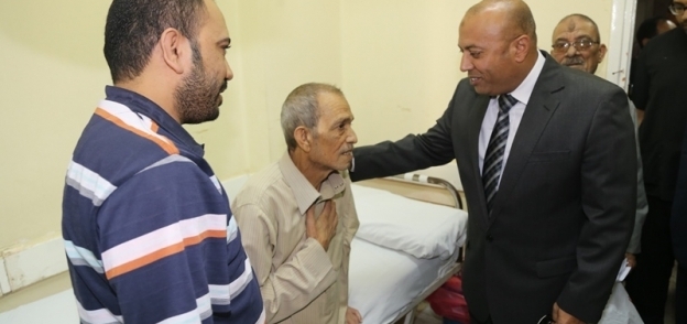 محافظ المنوفية خلال تفقده مستشفى الهلال