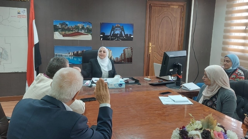 اجتماع نائب محافظ القاهرة بشأن تطوير الطرق