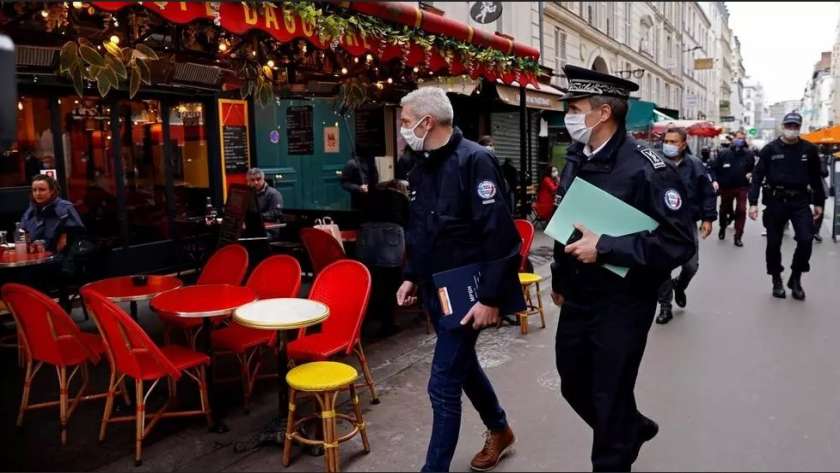 مدن فرنسا تستعد لفرض حظر التجوال لمواجهة الموجة الثانية من كورونا