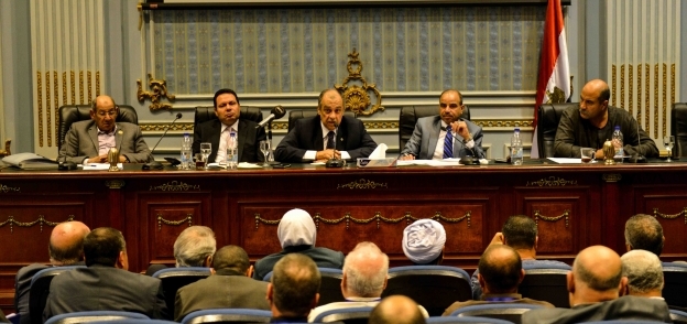 عز الدين أبو ستيت وزير الزراعة خلال جلسة مجلس النواب