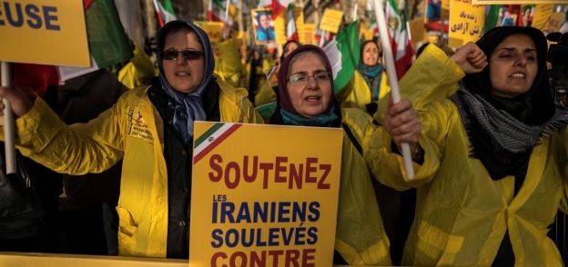 إيرانيات فى مظاهرة بفرنسا ضد نظام الملالى «أ . ف. ب»