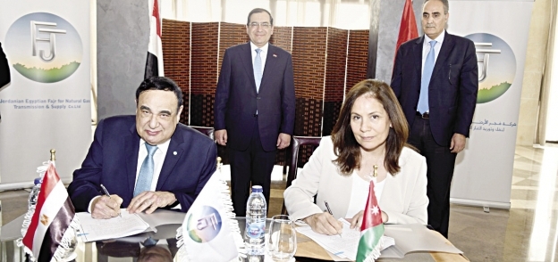 جانب من توقيع عقود تشغيل وصيانة خط الغاز بين مصر والأردن  