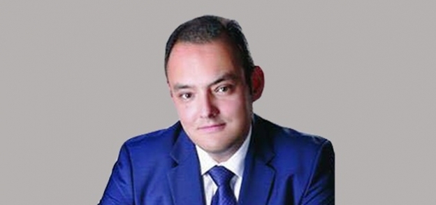 النائب أحمد سمير رئيس لجنة الصناعة بالمجلس