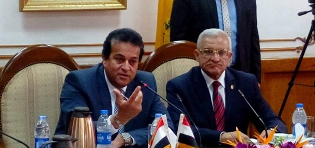 خالد عبد الغفار وزير التعليم العالى والبحث العلمى