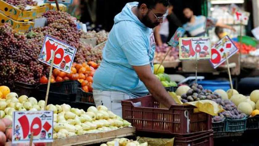 استقرار اسعار الخضروات والفاكهة فى سوق العبور