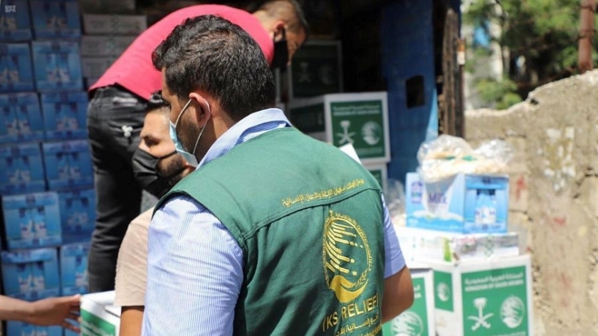 "سلمان للإغاثة "يقدم مواد غذائية عاجلة لأهالي المتضررين من انفجار مرفأ بيروت