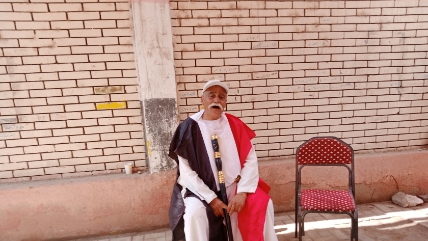 مواطن يرتدي علم مصر