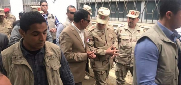 رئيس أركان المسلحة يتفقد لجان الإسماعيلية ويتابع سير الإنتخابات
