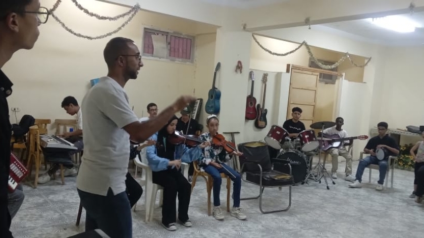 تدريب فريق الموسيقى الوترية بفيصل
