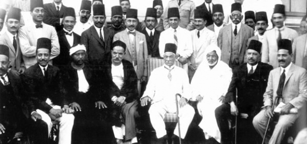 سعد زغلول مع أعضاء وقيادات حزب الوفد