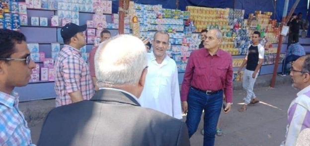 محافظ الجيزة يقود حملة لإزالة فروشات رمضانية مخالفة
