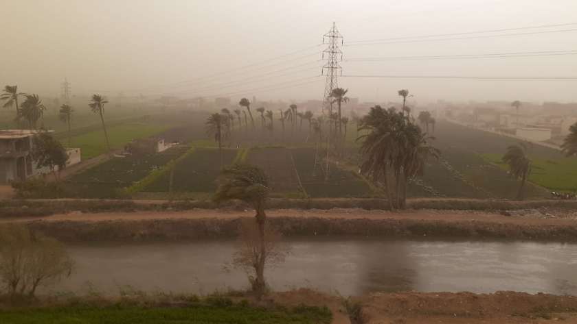 برق وعاصفة رعدية وأمطار تضرب محافظة الفيوم