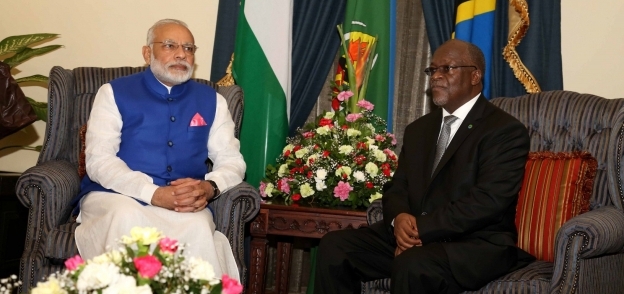 رئيس الوزراء الهندي مع الرئيس التنزاني