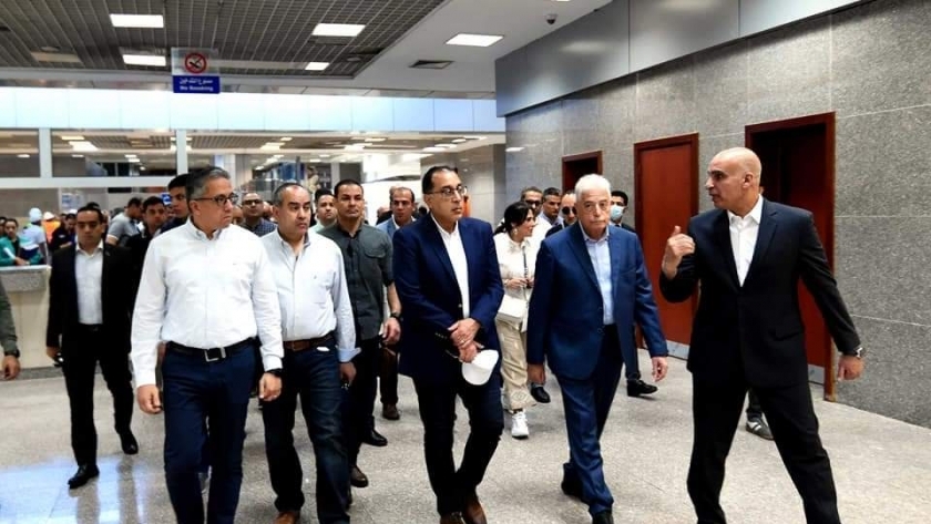 رئيس الوزراء يتفقد مطار شرم الشيخ الشهر الماضي