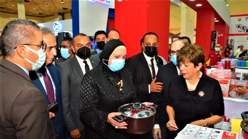 وزيرة التجارة والصناعة تفتتح فعاليات الدورة الـ54 لمعرض القاهرة الدولي