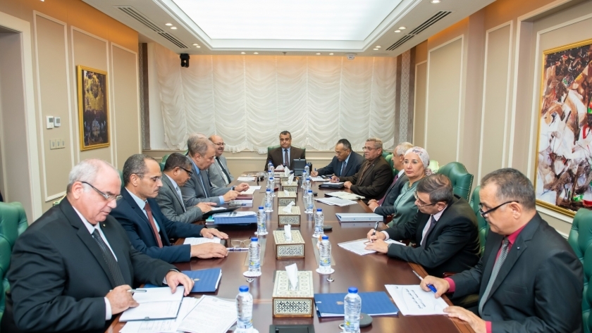وزير الإنتاج الحربي خلال اجتماعه مع رؤساء عدد من مصانع الوزارة