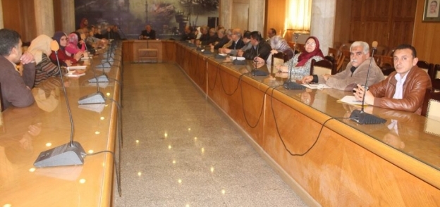 اجتماع سكرتير عام محافظة دمياط بمديرى إدارات الديوان العام