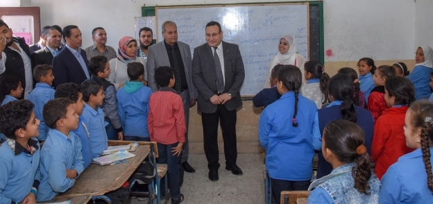 محافظ الإسكندرية بزيارة مدارس العامرية