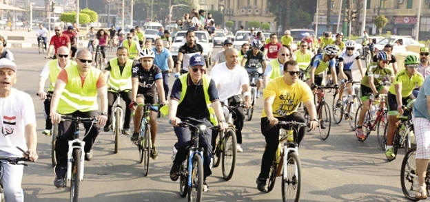 محافظ القاهرة يقود ماراثون الدراجات
