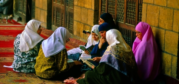 واعظات فى المساجد للتوعية بقضايا المرأة