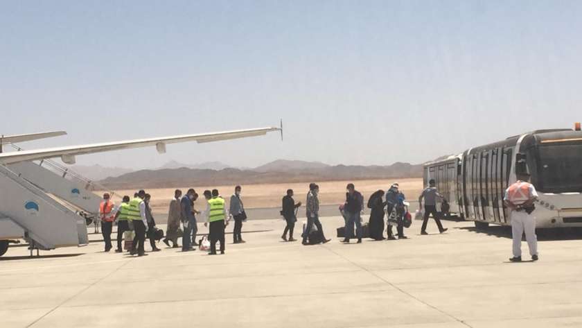 وصول طائرة جدة لمطار مرسي علم