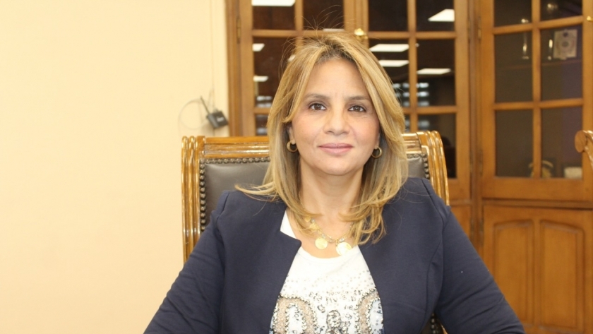 الدكتورة حنان كامل القائم عميد كلية الآداب جامعة عين شمس