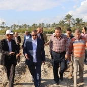 محافظ كفر الشيخ يتفقد أعمال إنشاءات مصنع فصل الرمال السوداء