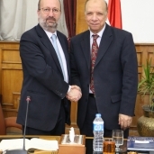 محافظ القاهرة يلتقى وزير البيئة البرتغالى