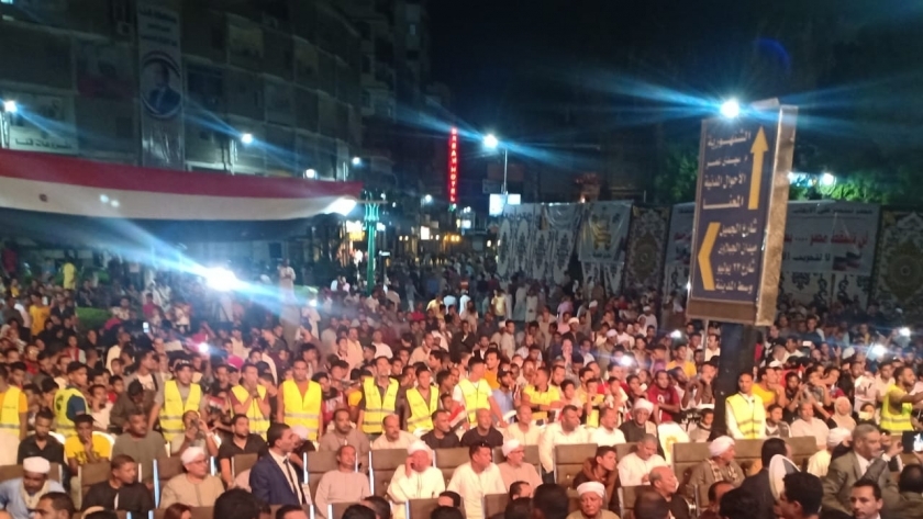 أهالي قنا يحتشدون بميدان المحطة لدعم الدولة والاحتفال بنصر أكتوبر