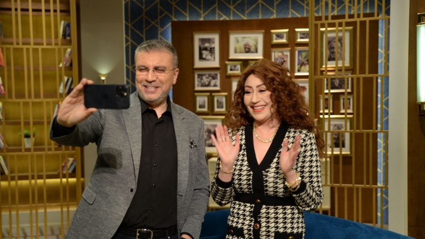 إيناس مكي مع عمرو الليثي