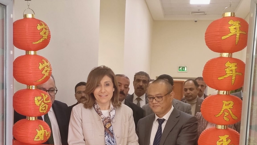الدكتورة نيفين الكيلاني، وزيرة الثقافة خلال الافتتاح